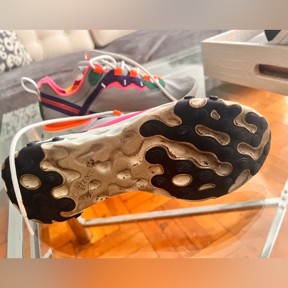 Nike react GORGEOUS!! athletic sneakers - Picture 3 of 9